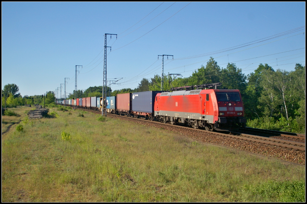 DB Cargo 189 014-4 fuhr mit einem Containerzug am 27.05.2017 durch die Berliner Wuhlheide