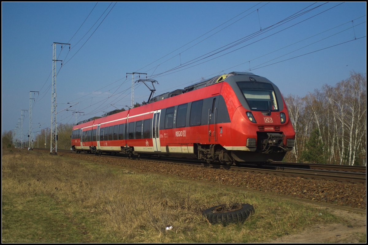 DB Regio 442 638 (442 138-4) war auf Dienstfahrt nach Schönefeld als der Triebzug am 10.04.2018 durch die Berliner Wuhlheide fuhr.