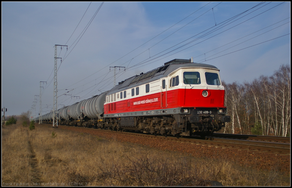 DB Schenker 232 409 mit einem Kesselwagen-Zug am 07.03.2014 durch die Berliner Wuhlheide