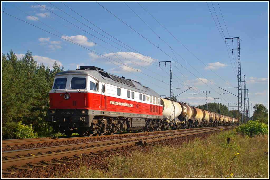 DB Schenker 232 512-4 mit Zans-Wagen am 28.08.2014 durch die Berliner Wuhlheide