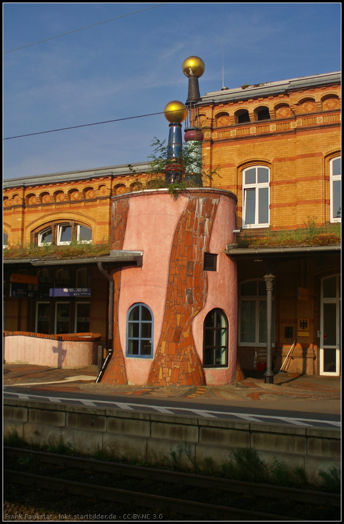 Den Bahnhof Uelzen kann man in all seiner Verspieltheit fotografieren und man findet immer was neues (05.09.2014)