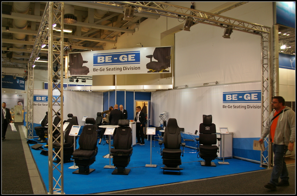 InnoTrans 2016 in Berlin: Die schwedische Firma BE-GE Industri AB präsentierte auf der Messe ihre Sitze für Fahrzeugführer. Die Firma entwickelt und produziert Fahrersitze auf Basis flexibler und modularer Sitzsysteme. Das Sitzmodell Be-Ge 87-54.39 ist eine von vielen Sitzreihen im Be-Ge-Portfolio, die auf dem Bahnmarkt angeboten werden.