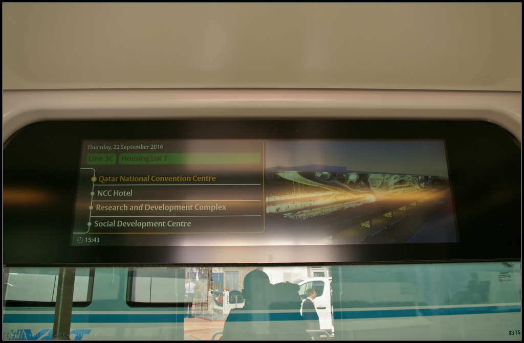InnoTrans 2016 in Berlin: Display in der Siemens Avenio QEC mit Anzeige der nächsten Haltestellen und weiteren Informationen.
