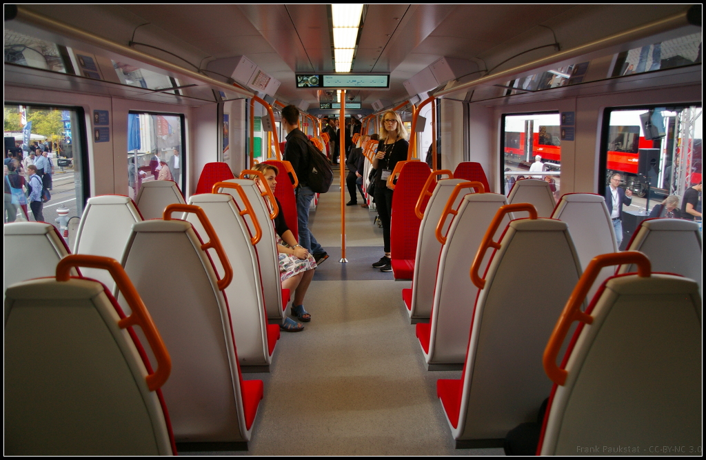 InnoTrans 2016 in Berlin: Inneneinrichtung des Siemens Desiro City fr die South West Trains (SWT), die ab 2017 im Groraum London eingesetzt werden sollen.