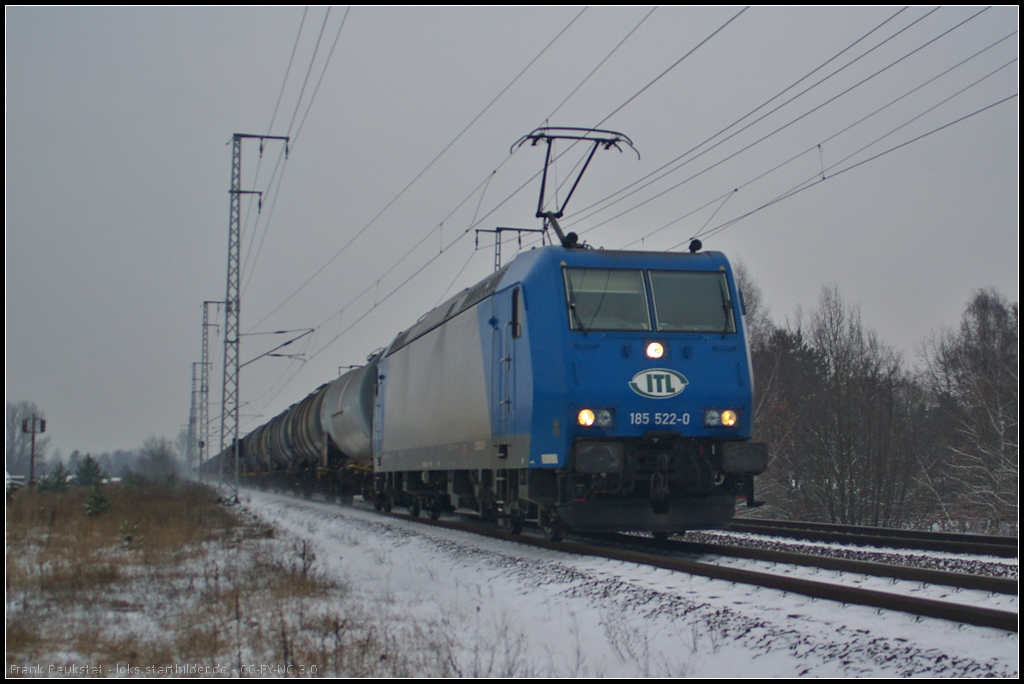 ITL 185 522 mit einem Kesselwagen-Zug am 28.01.2014 in der Berliner Wuhlheide