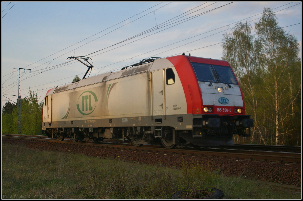 ITL 185 598-0 solo in Berlin Wuhlheide, 24.04.2015
<br><br>
Gebaut im Jahr 2008 von Bombardier, wurde sie 2009 an Veolia Cargo ausgeliefert. Seit 2012 gehört die Lok AKIEM (NVR-Nummer 91 80 6185 598-0 D-ITL)