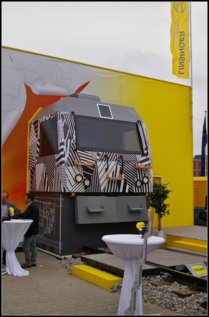 Linsinger aus Österreich zeigt am Stand auf dem Freigelände der InnoTrans 2014 in Berlin für die Gäste ausgefallen designte Lounges.
