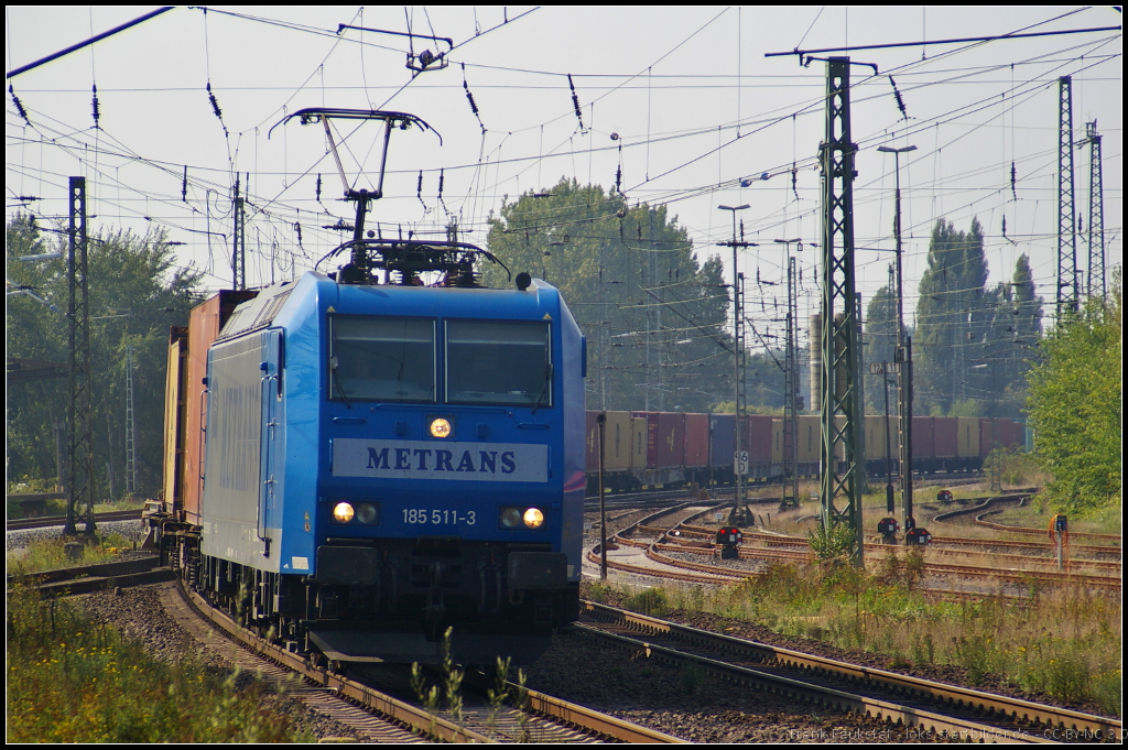 Metrans 185 511-3 mit einem Container-Zug am 05.09.2014 durch Uelzen (NVR-Nummer 91 80 6185 511-3 D-MTR)