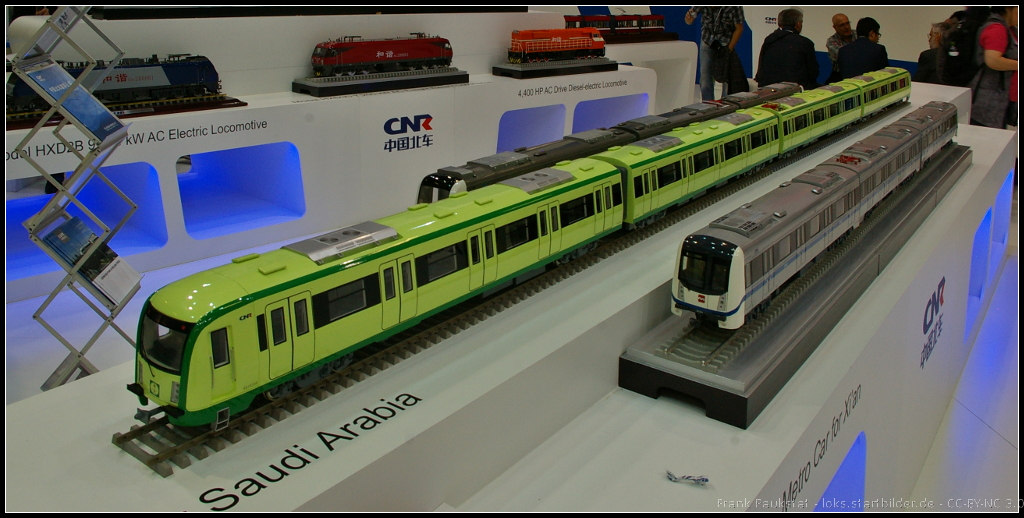 Model of CNR Metro Car for Saudi Arabia and Xi'an (right).

2004 wurde ein Vertrag über 17 Metro-Züge für das Metronetz in Mekkah abgeschlossen. Es handelt sich über 12-Wagen-Züge mit einer Länge von 276.8 m und 3.1 m Breite. Betrieben werden die Züge mit 1.5 kV DC. 

Website (english): http://en.chinacnr.com/394-973-10633.aspx
Website (english): http://en.chinacnr.com/394-973-10608.aspx
