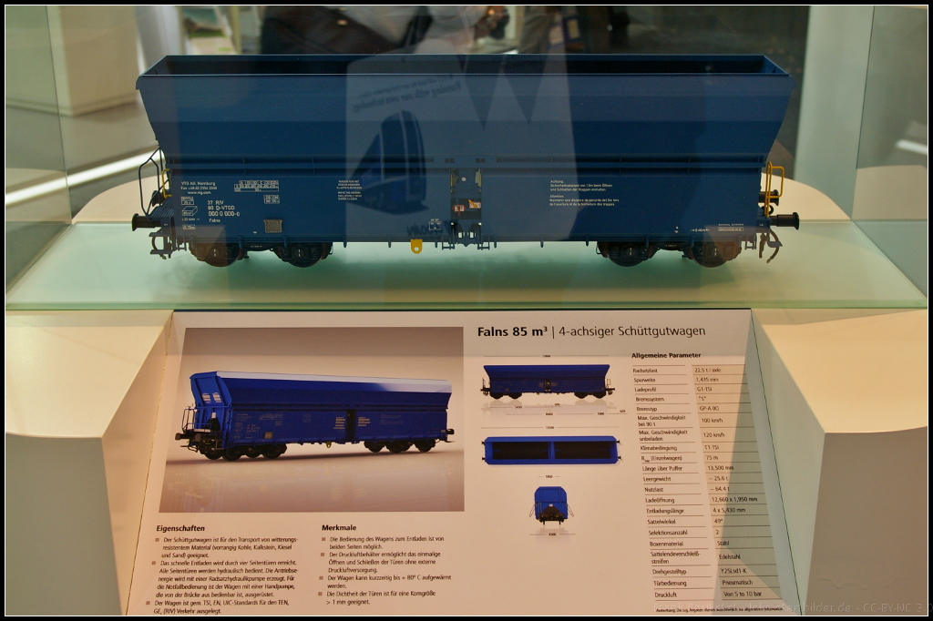 Model of Falns freight car.

Während der InnoTrans 2014 in Berlin waer am Stand von Astra Rail auch das Modell eines 4-achsigen Schüttgutweagens vom Typ Falns ausgestellt.
