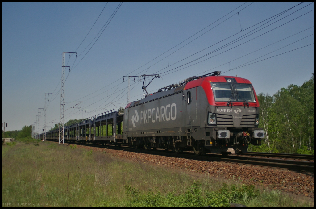PKP Cargo EU46-507 / 5 370 019-9 fuhr am 19.05.2017 mit leeren Laaers-Wagen von Mosolf durch die Berliner Wuhlheide