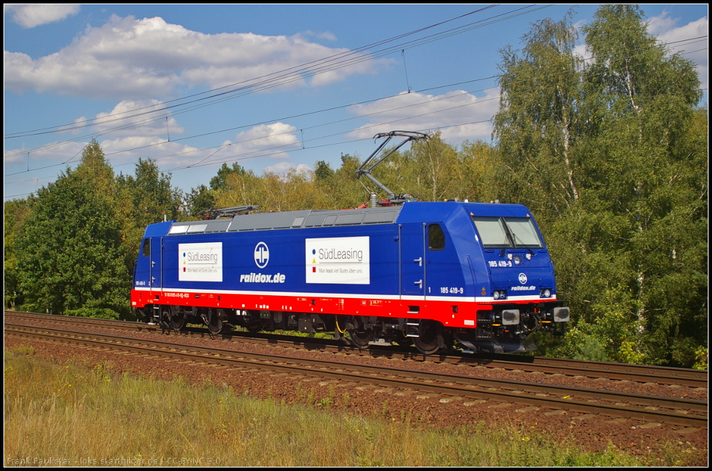 Raildox 185 419-9  SdLeasing  solo am 28.08.2014 durch die Berliner Wuhlheide (NVR-Nummer 91 80 6185 419-9 D-RDX)