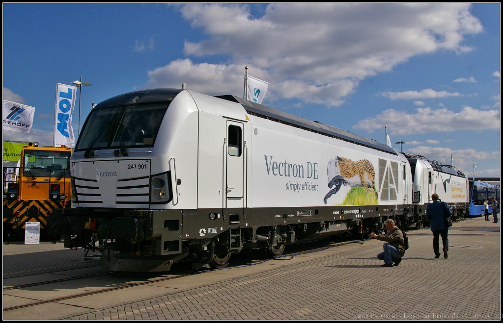 Seit 2010 ist die 247 901-2, Typ Vectron DE, auf der InnoTrans ausgestellt. So auch 2014 in Berlin auf dem Aussengelnde (NVR-Nummer 92 80 1247 901-2 D-PCW)