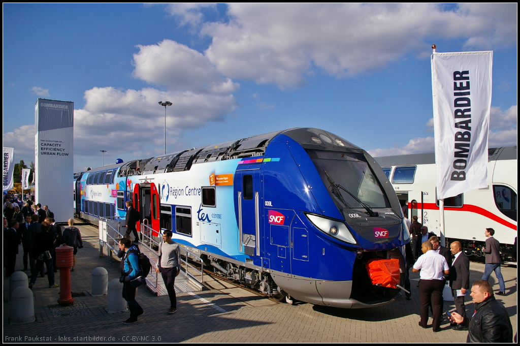SNCF Z 55517 (Bombardier Regio2N) Double Deck Train for ter Centre.

Bei den neuen Doppelstock-Triebzügen für ter Centre (Baureihe Z 55500) handelt es sich um 8-teilige Züge von denen 14 Stück bei Bombardier für die Region bestellt wurden. Für neun weitere Regionen wurden Züge in unterschiedlicher Konfiguration bestellt. Der Zug stand während der InnoTrans 2014 in Berlin auf dem Freigelände (NVR-Nummer 94 87 55 00 517-0 F-SNCF).

Daten Wikipedia (deutsch): http://de.wikipedia.org/wiki/Bombardier_R%C3%A9gio2N
