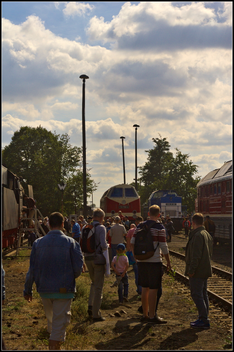 Trotz Sonne-Wolken-Mix war der Besuch beim 15. Berliner Eisenbahnfest am 15.09.2018 im ehemaligen Betriebsbahnhof Berlin Schneweide gro. Anziehungspunkte waren natrlich die Dampfloks und die alten Dieselloks.