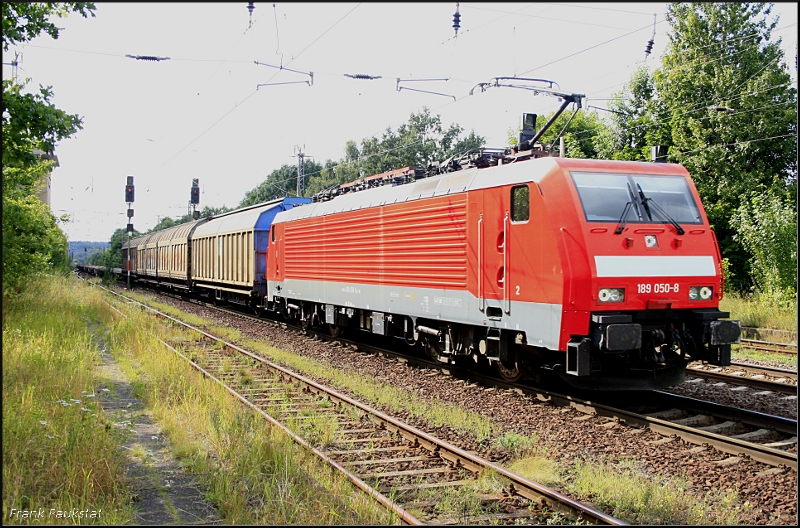 189 050-8 (ohne Logo) mit gemischtem Gterzug Richtung Genshagener Heide (Class 189-VA, DB Schenker Rail Deutschland AG, gesichtet Nuthetal-Saarmund, 05.08.2009)