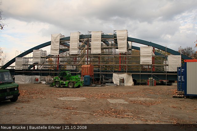 An der neuen Brcke wird noch gearbeitet (Baustelle Erkner, 21.10.2008).