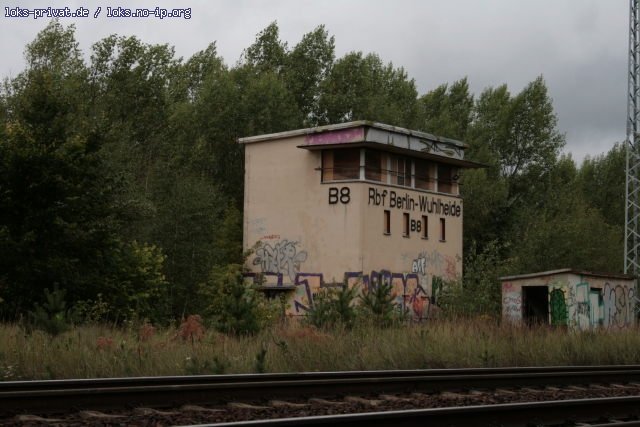  B8  war ein Fahrdienstleiter-Stellwerk vom Typ SuH 1912. Der Betrieb wurde 04/2003 eingestellt (Rbf Berlin-Wuhlheide, 23.08.2008).