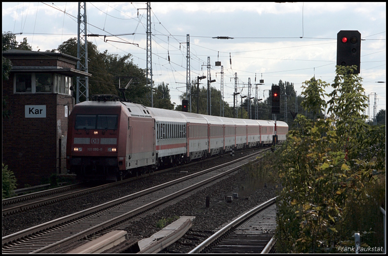 DB 101 080-0 mit dem IC 378 nach Ostseebad Binz unter schwierigen Lichtbedingungen (Berlin Karow, 11.09.2009)