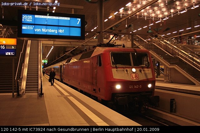 DB 120 142-5 mit dem IC73924 im Hauptbahnhof  tief  (Berlin Hauptbahnhof, 20.01.2009)
