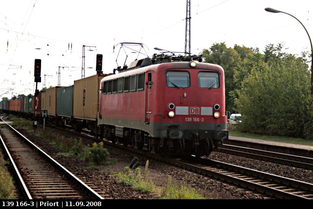 DB 139 166-3 mit Containerzug (Priort, 11.09.2008).
<br><br>
-Update: 11/2010 bei Fa. Steil zerlegt