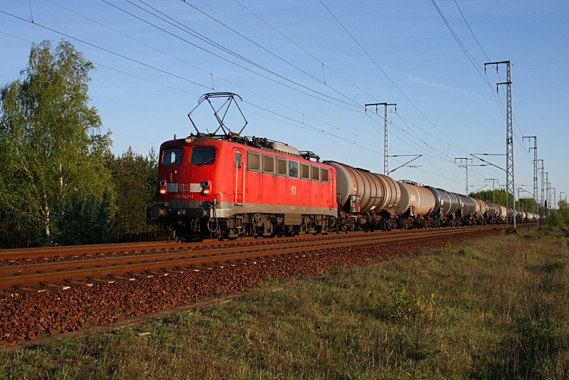 DB 140 043-1 mit Kesselwagen (Berlin Wuhlheide, 21.04.2009)