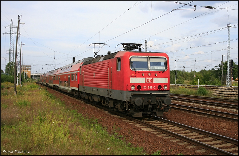 DB 143 569-2 mit der RB14 Senftenberg (DB Regio AG - RL Nordost Cottbus, ZWS/ZDS/FMZ/TAV; gesichtet Berlin Schönefeld, 08.08.2009)
<br><br>
Update: 12/2015 in in Hamm Rbf z; ++ 24.06.2016