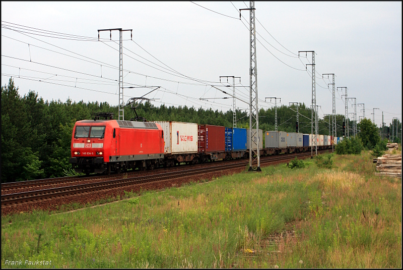 DB 145 034-5 mit einem Containerzug. Die Lok ist mit Regio-Paket ausgerstet (DB Schenker Rail Deutschland AG, gesichtet Berlin Wuhlheide 29.06.2009)