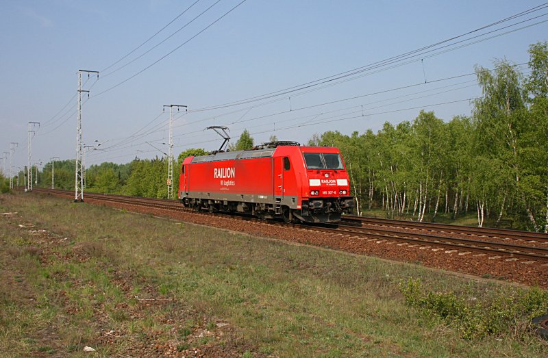 DB 185 307-6 solo unterwegs (NVR-Nummer: 91 80 6185 307-6 D-DB, DB Schenker Rail Deutschland AG, gesichtet Berlin Wuhlheide, 23.04.2009).