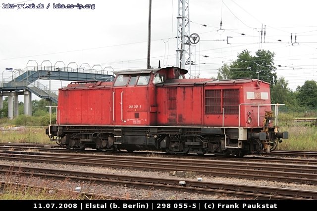 DB 298 055-5 steht abgestellt im Rbf Wustermark (ex DB 201 055-1, ex DR 110 055-1, ex DR V 100 055, gesehen 11.07.2008)