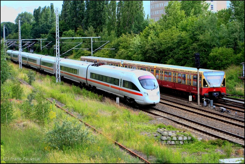 DB 480 046-2 meinte schneller sein zu wollen als der ICE-T (Berlin Landsberger Allee, 20.06.2009)