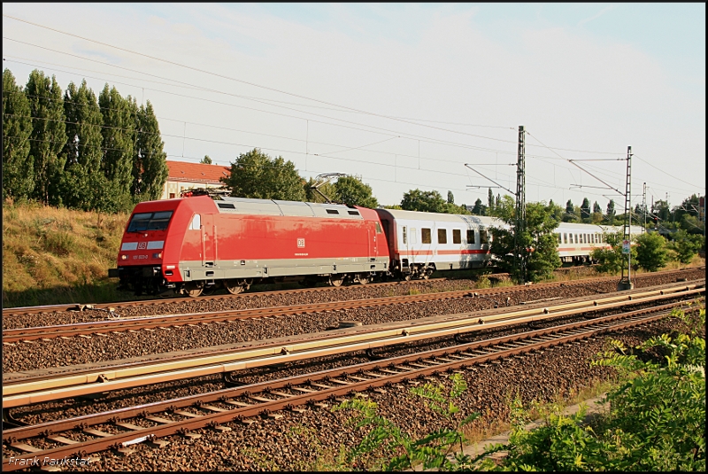 DB Fernverkehr 101 023-0 (91 80 6 101 023-0 D-DB) mit dem IC 2157 nach Stralsund in Berlin Bornholmer Str, 31.07.2009