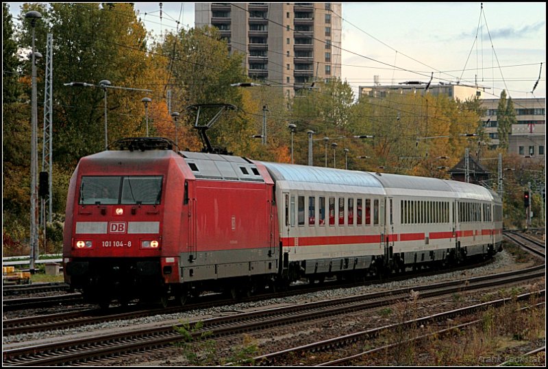 DB Fernverkehr 101 104-8 mit einem unbekanntem IC (gesichtet Berlin Greifswalder Str 18.10.2009)