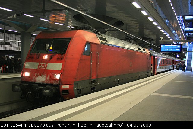DB Fernverkehr 101 115-4 mit dem IC 178 aus Prag im Hauptbahnhof (Berlin Hauptbahnhof, 04.01.2009).
