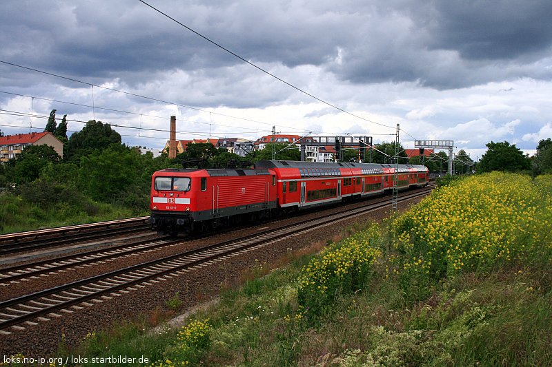 DB Regio 112 111-0 und RE5 (neues Display) Richtung Gesundbrunnen (gesichtet Berlin Bornholmer Str, 03.06.2009).
