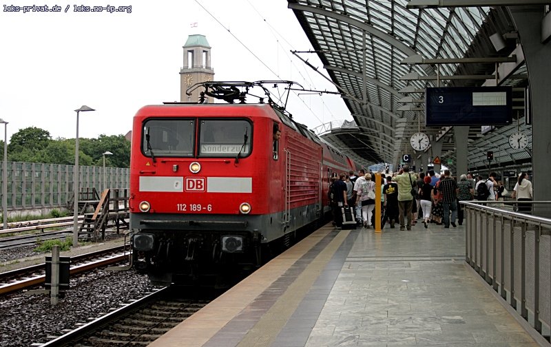 DB Regio 112 189-6 mit dem Sonderzug 38810 nach Düsseldorf zum Europa-Jugendtag (gesichtet Berlin Spandau, 21.05.2009).