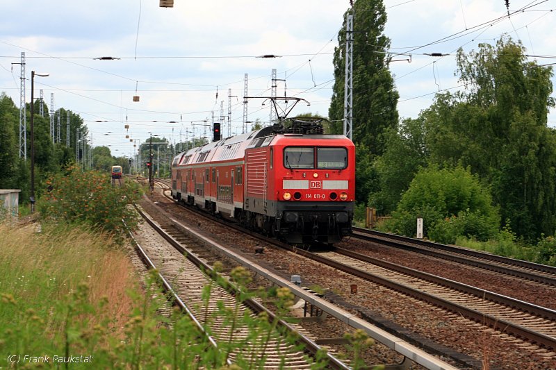 DB Regio 114 011-0 fuhr mit RE 38353 nach Elsterwerda (gesichtet Berlin Karow, 16.06.2009)