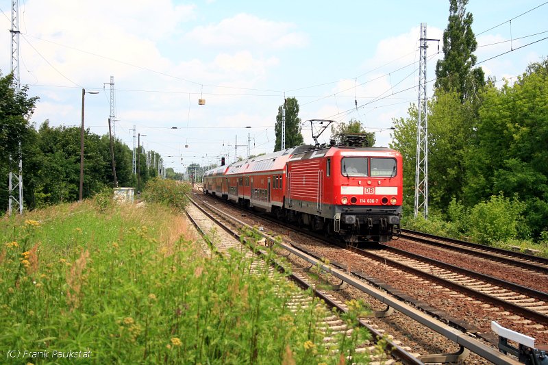 DB Regio 114 036-7 mit RE38351 nach Elsterwerda in Berlin Karow, 15.06.2009