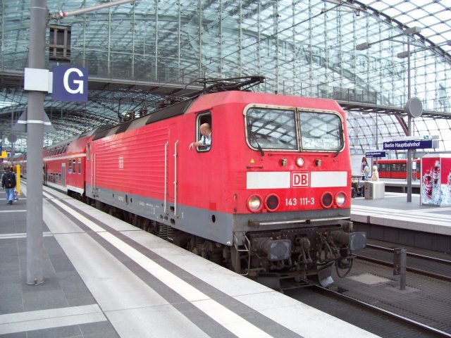 DB Regio 143 111-3 mit dem RE2 nach Belzig (gesichtet Berlin Hauptbahnhof, 04.07.2007)