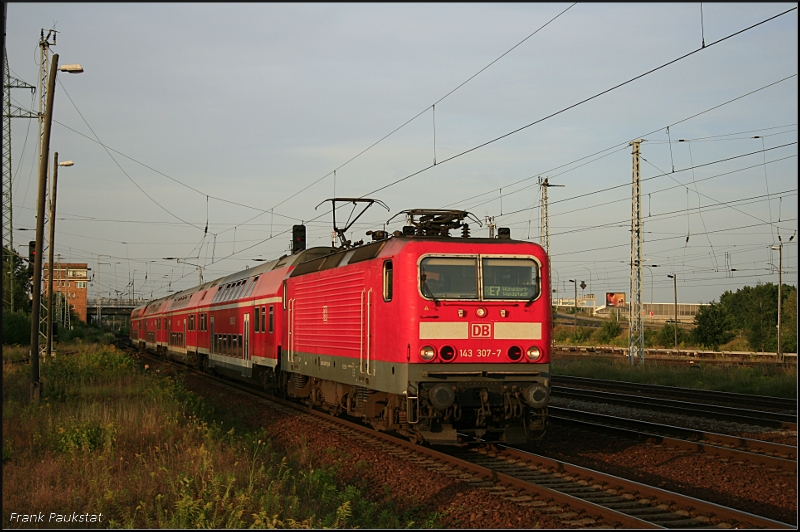 DB Regio 143 307-7 mit dem RE7 nach Wünsdorf-Waldstadt (Berlin Schönefeld, 15.08.2009)