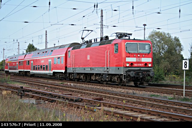 DB Regio 143 576-7 mit dem Regiopendel (gesichtet Priort, 11.09.2008)
<br><br>
- Update: ++ 11.2018 bei Fa. Bender, Opladen