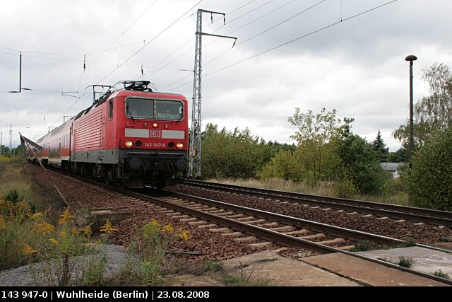 DB Regio 143 947-0 mit einem Regional-Express (gesichtet Berlin Wuhlheide, 23.08.2008)
<br><br>
- Update: ++ 05.10.2018 bei Fa. Bender, Opladen