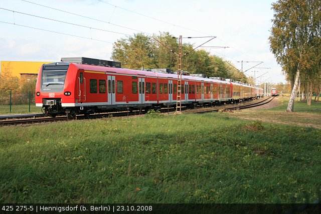 DB Regio 425 275-5 zu Gast in Hennigsdorf (23.10.2008).