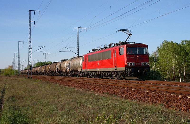 DB Schenker 155 089-6 mit Ruhrtrans-Kesselwagen (Berlin Wuhlheide, 20.04.2009)