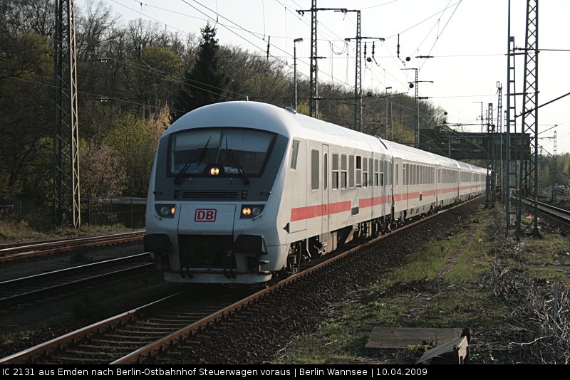 Der einzigste IC in Richtung Berlin, der auch in Wannsee hält, geschoben von 101 058-6 (Berlin Wannsee, 10.04.2009).