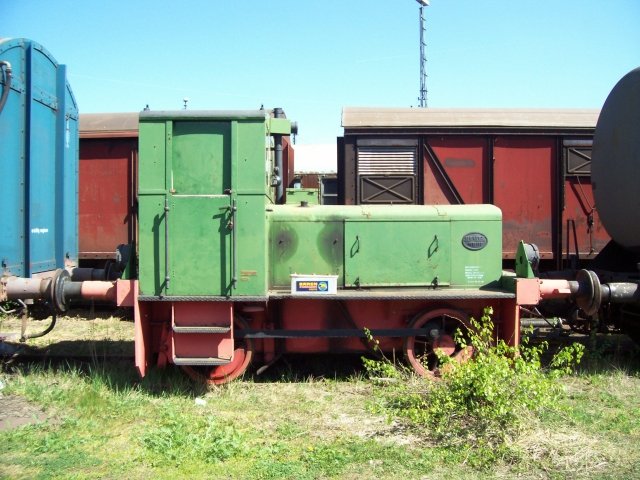 Die grüne A4L514 steht bei den Hanauer Museumseisenbahnen im Dienst. Die Lok trägt die Fertigungsnummer 55332 (Hanau, 15.04.2007)