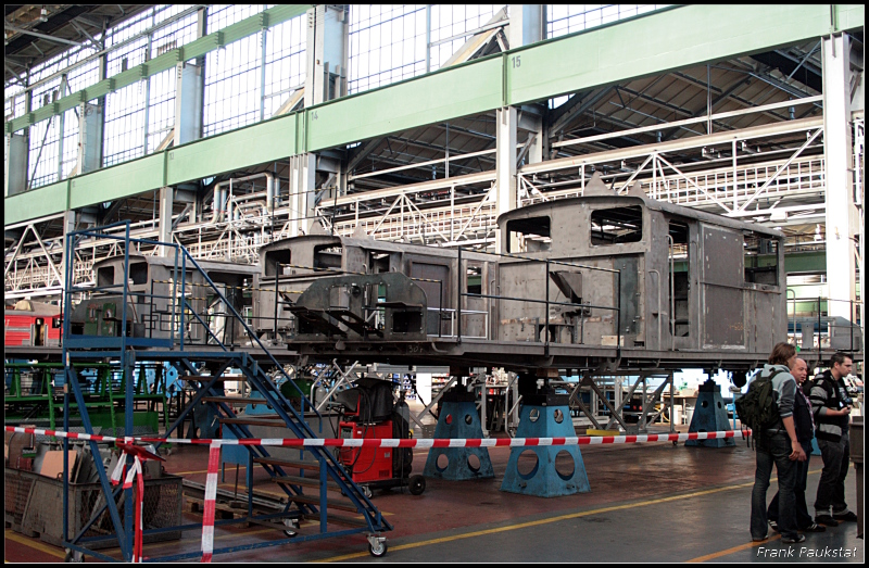 Dreimal Rahmen der Grubenlokomotive EL 2. Die ehemaligen Laubag-Loks werden komplett neu aufgearbeitet und dann an Vattenfall ausgeliefert (135 Jahre Werk Cottbus, Cottbus 19.09.2009)