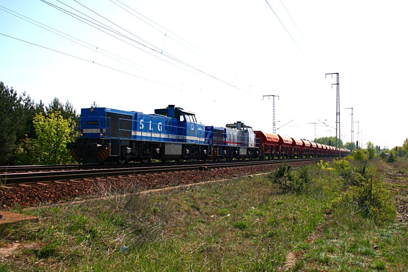 G 1206-SP-012 und Rent-a-Rail  Ronja  (NVR-Nummer 9280 1275 807-6 D-RAR, gesehen Berlin Wuhlheide, 24.04.2009).