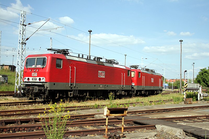 MEG 601 (91 80 6143 179-0 D-MEG) und MEG 603 (91 80 6143 851-4 D-MEG) stehen an der Drehscheibe (Berlin Nöldnerplatz, 10.05.2009).