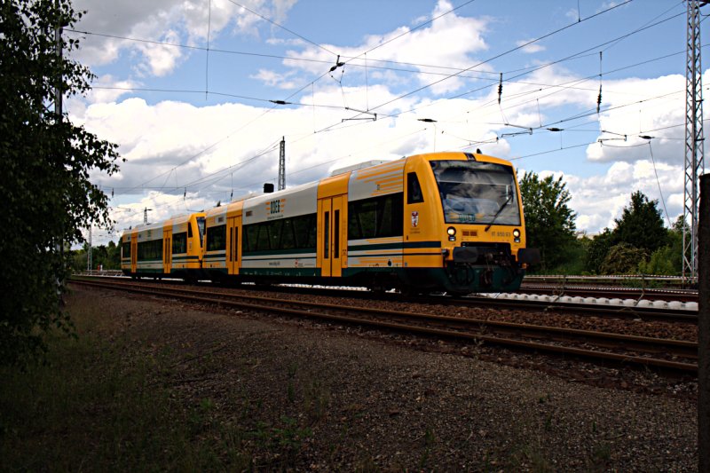 ODEG VT 650.63 / 650 063 fährt gleich in den Haltepunkt Berlin Hohenschönhausen ein (Berlin Gehrenseestr, 27.05.2009).